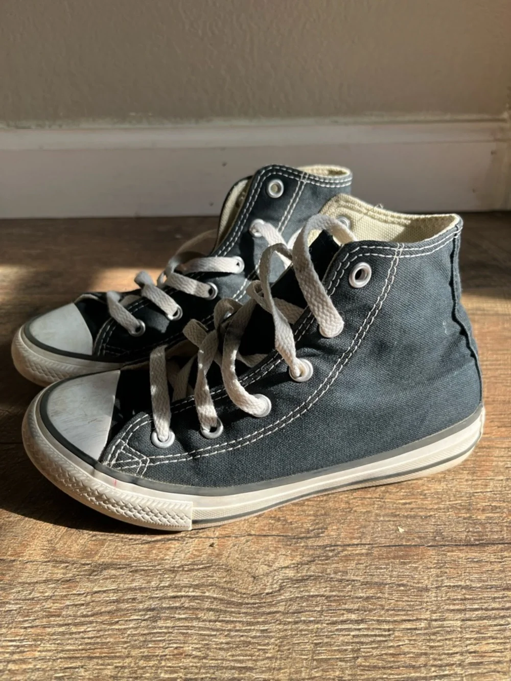 Converse Chuck Taylor All Star Hi-Top sneaker in black size 1‎
